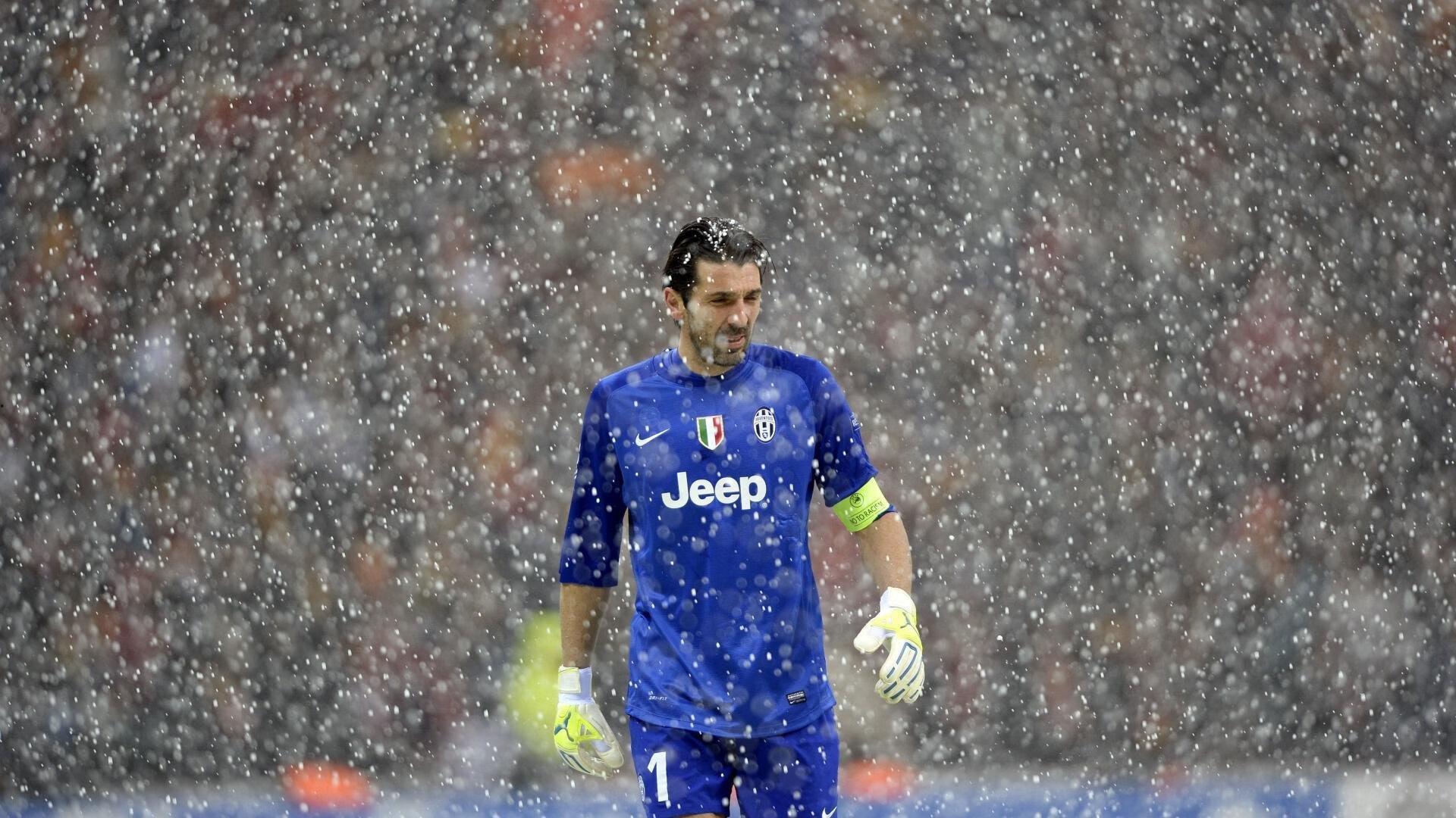 新疆男篮内线支柱朱旭航遭遇重伤 腿部骨折术后归期未定